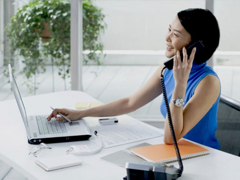 Assist s. Азиатская бизнес леди. Ассистент пул. Ассистент 4l фото. Vacancy admin girl ads